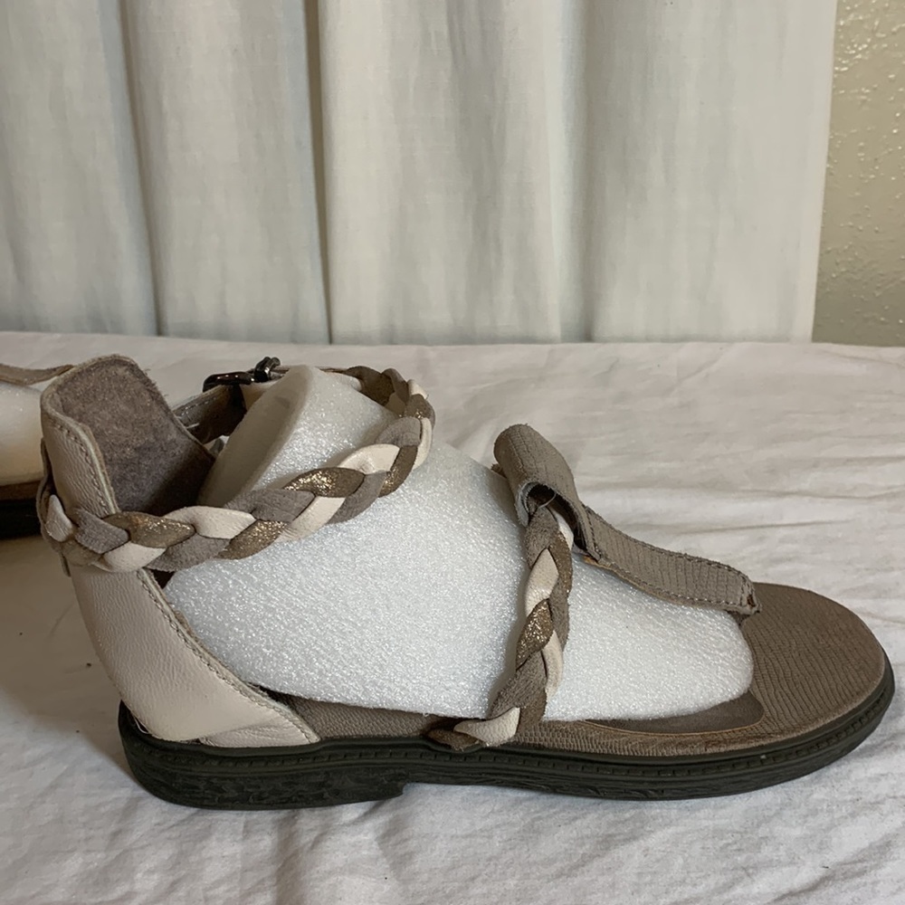 OTBT Braided Thong Sandals, 6.5M - Picture 3 of 10